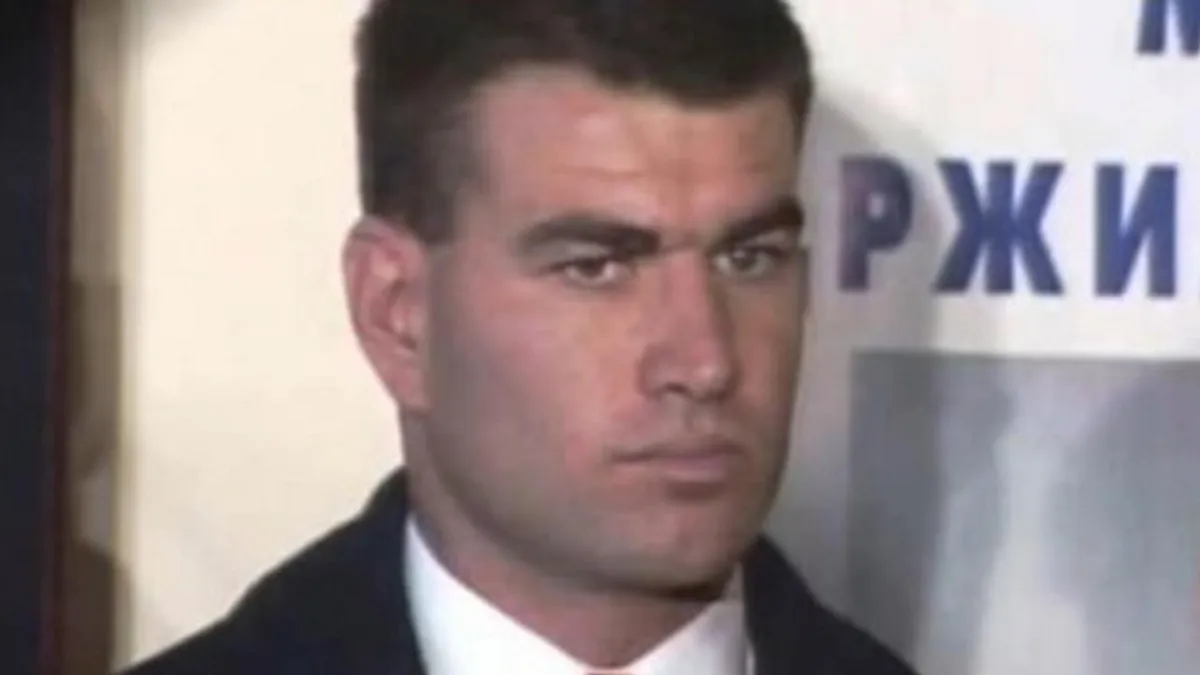 Posebnu pažnju istražitelja privukla je usporedba tog snimka s fotografijom Ulemeka na kojoj on nosi neobičnu tamnoplavu kravatu s prugama