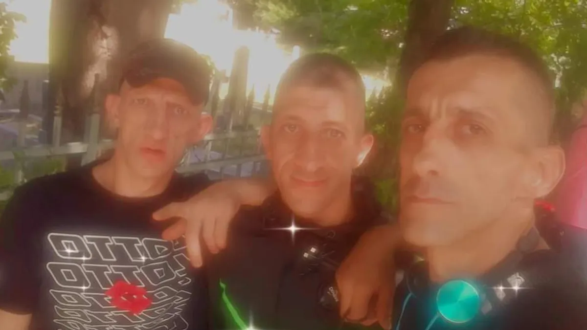 Prilikom pretresa stana na području Ilijaša, koji koriste osumnjičeni, pronađen je dio ukradenog novca, kao i određeni broj otuđenih predmeta.