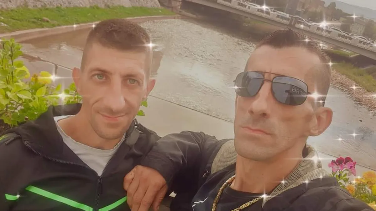 Prilikom pretresa stana na području Ilijaša, koji koriste osumnjičeni, pronađen je dio ukradenog novca, kao i određeni broj otuđenih predmeta.