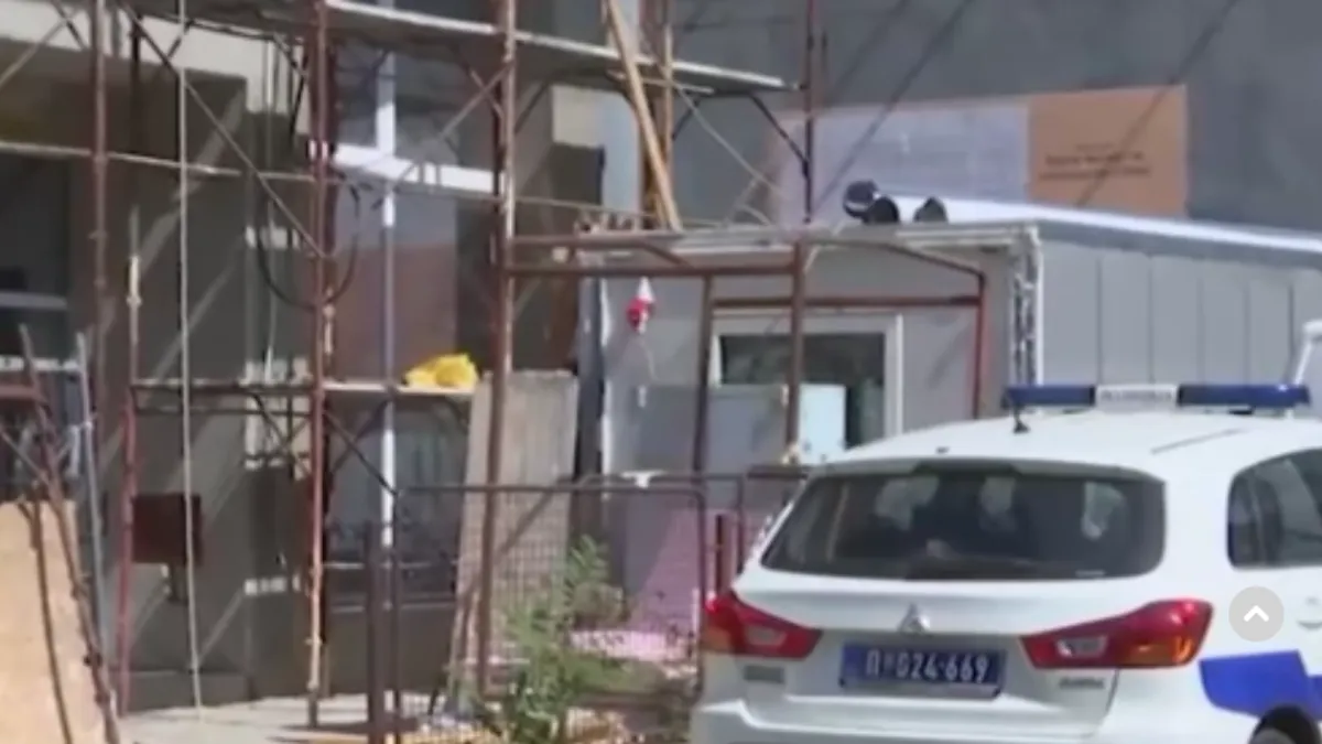 Radnici koji su se zatekli na gradilištu u Novom Sadu, tvrde da je nesrećni muškarac imao šljem.