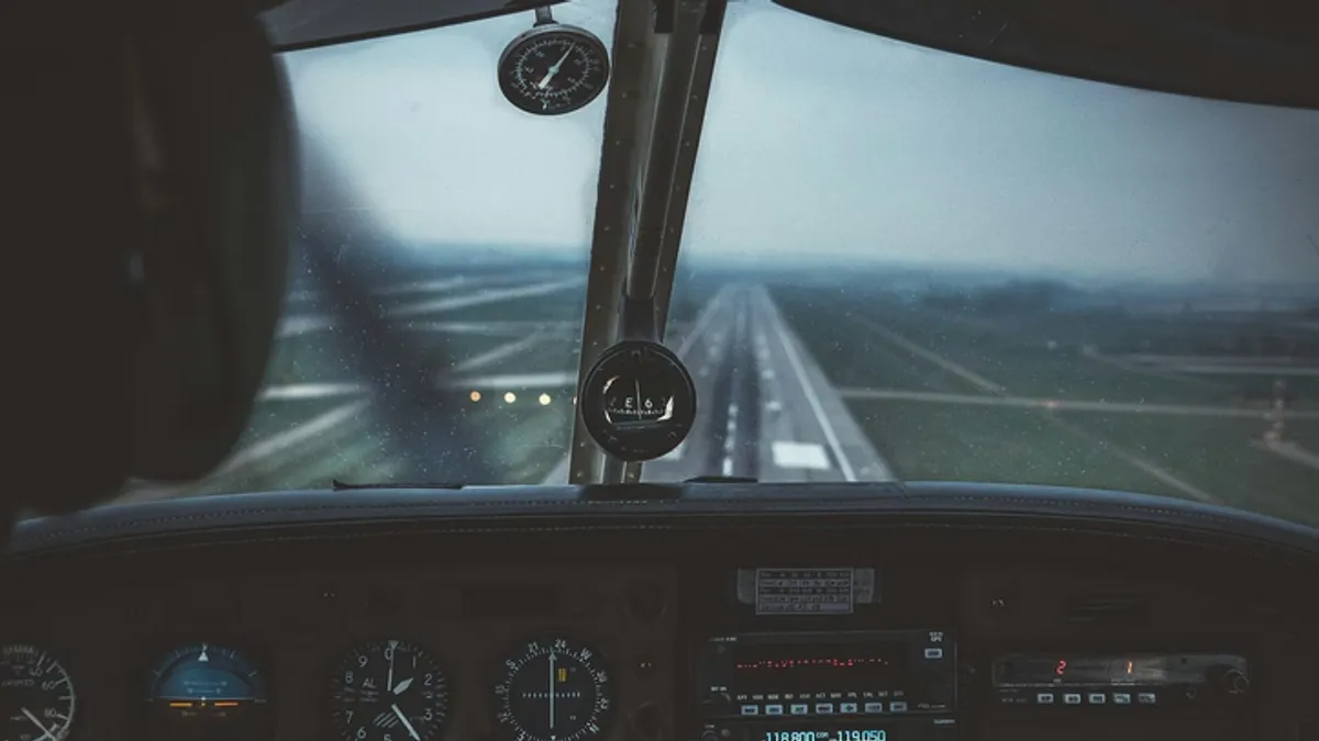 Uzrok nesreće još nije poznat, a uviđaj su obavili policija, vatrogasci, gorski spasioci i istražitelji zrakoplovnih nesreća