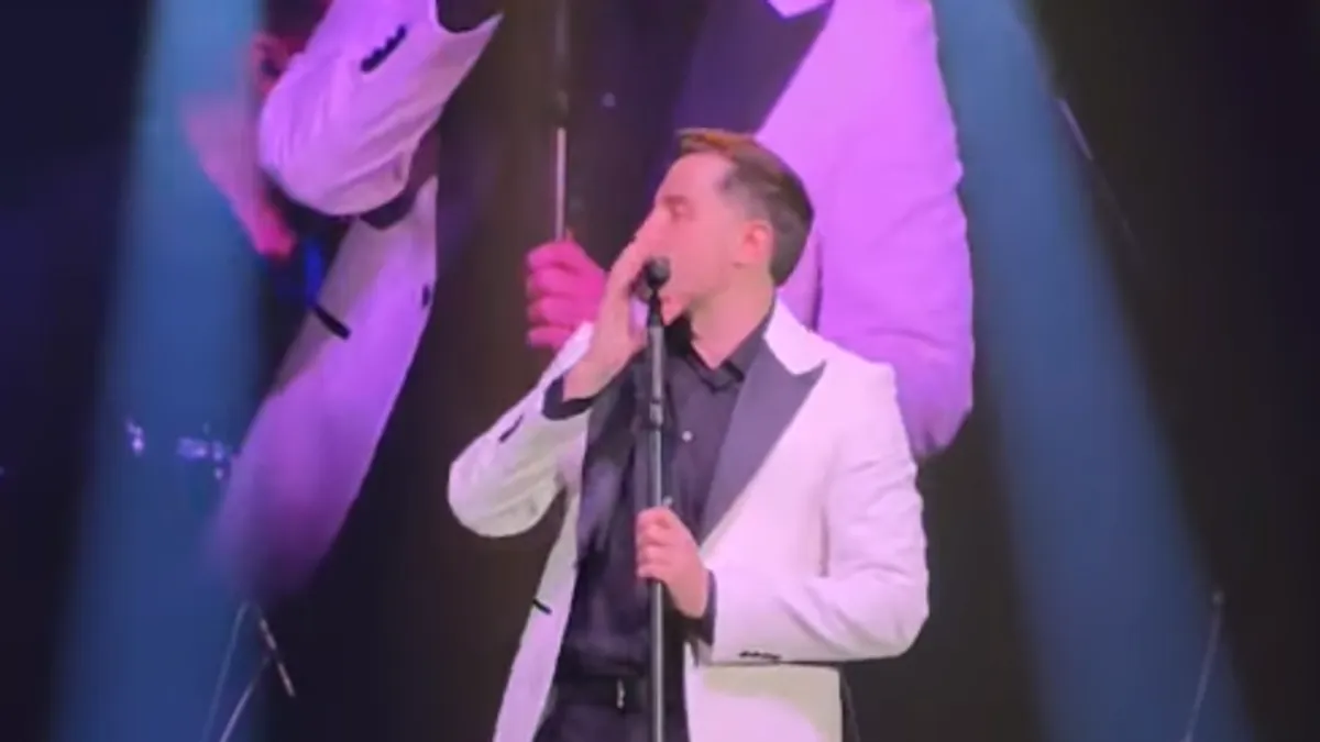 Njegov gest publika je pozdravila sa velikim oduševljenjem