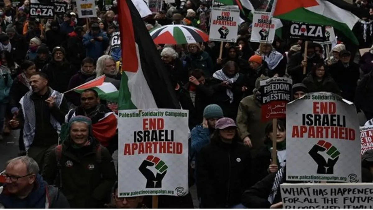 Demonstranti su se okupili na Trgu Odenplan kako bi osudili izraelsku vojsku zbog nastavka zračnih napada na Gazu