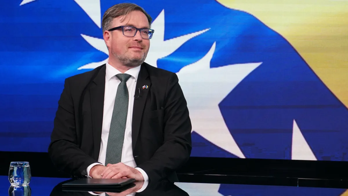 Politički problemi, skandali i brojni izazovi su svakodnevnica Bosne i Hercegovine što nas stalno udaljava od postizanja punopravnog članstva u EU.