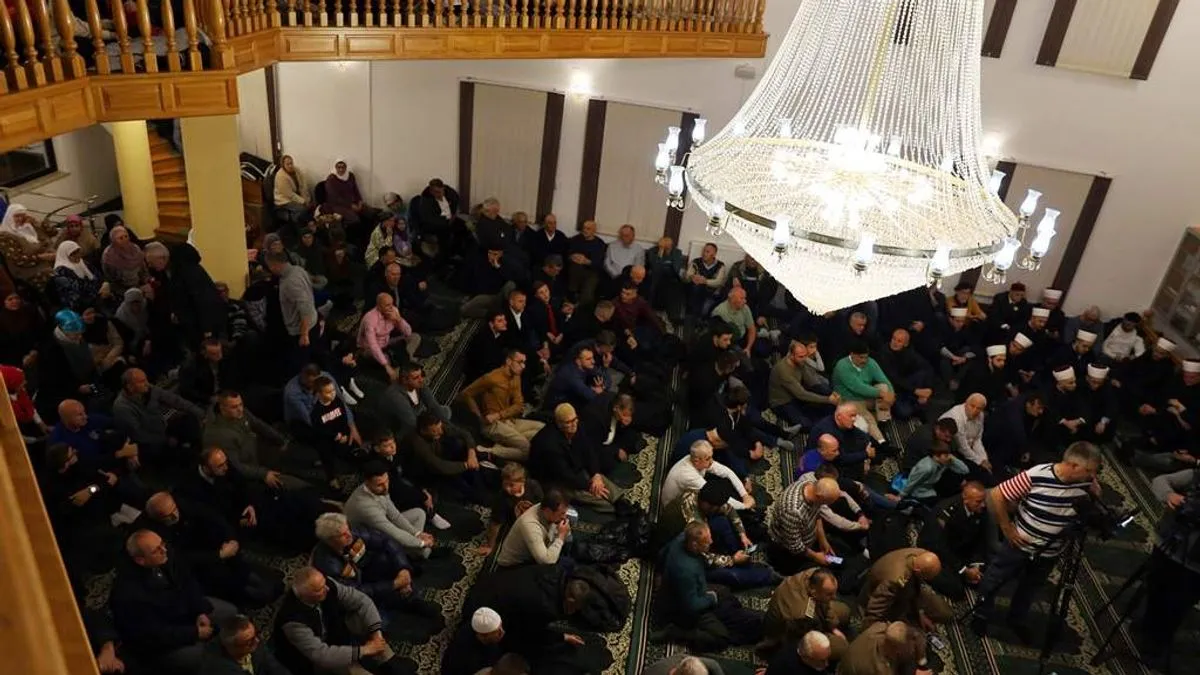 Šehidska dova u Bihaću: Na tragedijama se grade sjećanja, a na herojima država 