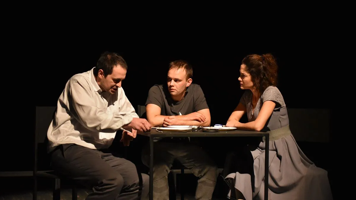 Ova predstava je učestvovala na festivalima u Tuzli, Travniku i Banjoj Luci