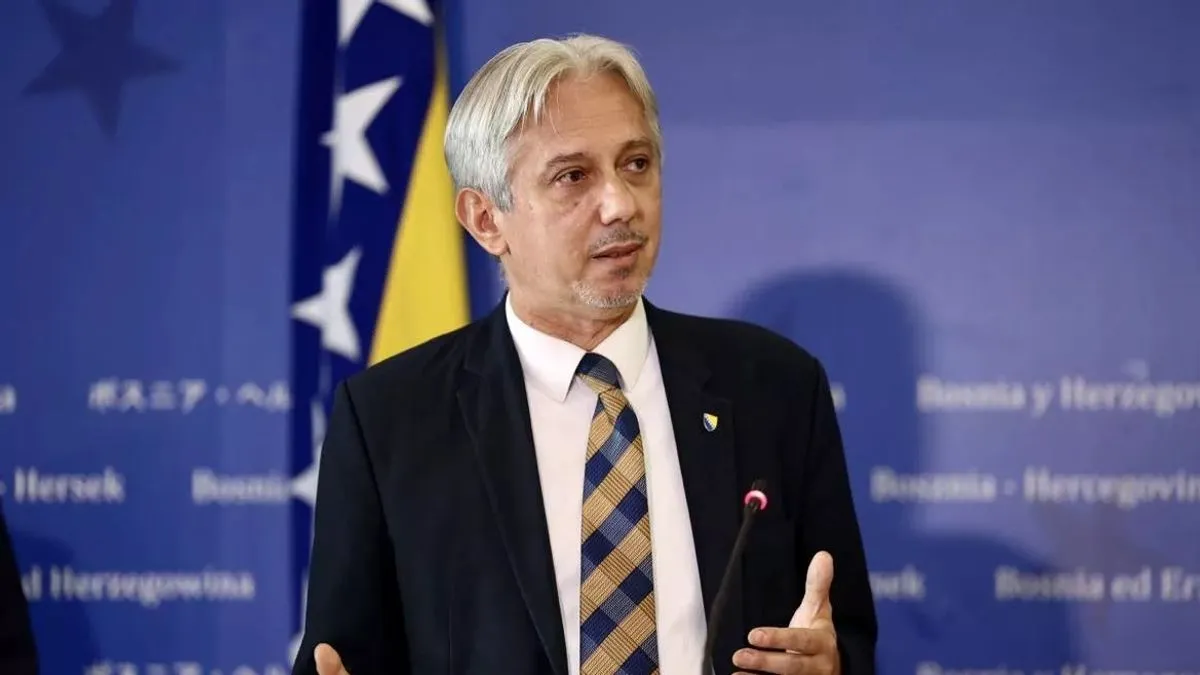 Unitarni oblik državnog uređenja govori isključivo o tome kako se upravlja državom, kroz postojanje centralne vlasti sa najvećim stepenom nadležnosti...