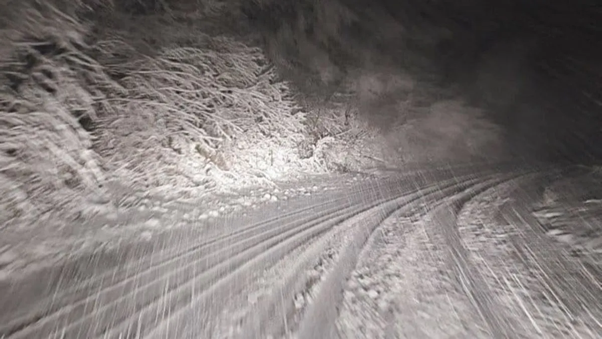 Brzinu treba svesti na minimum, vožnju prilagoditi uvjetima na cesti, a bez kompletne zimske opreme ne krećite nikuda