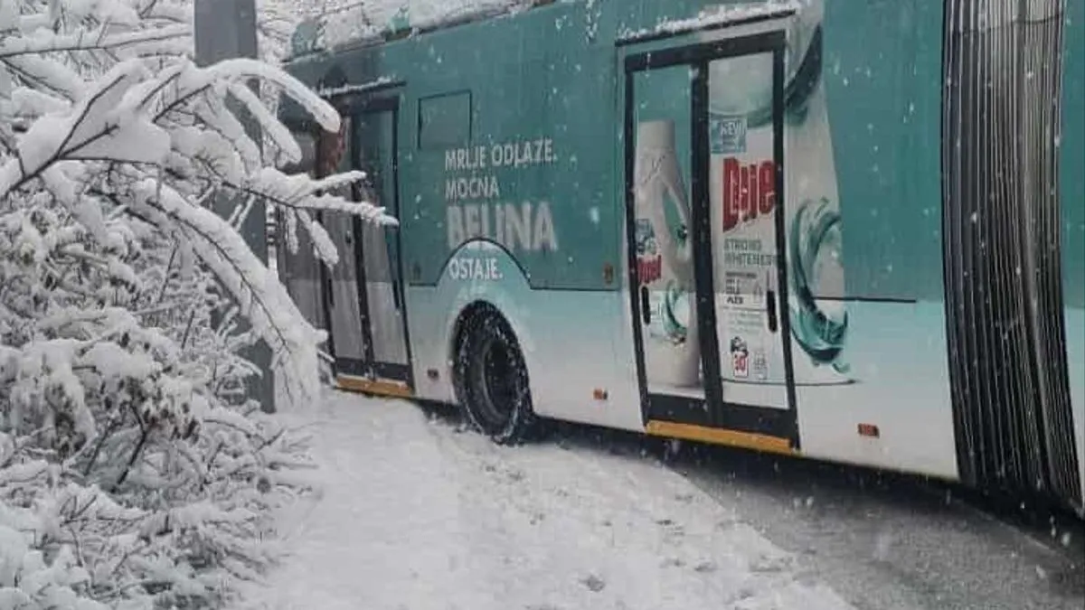 Totalni kolaps na cestama: Trolejbus stao, autobusi zaglavljeni, prevoji zatvoreni