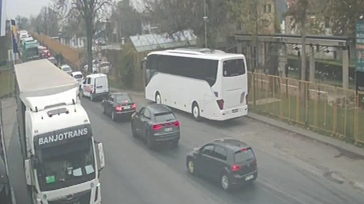 Teški uslovi na bh. cestama: Kiša, vjetar i odroni prave velike probleme vozačima