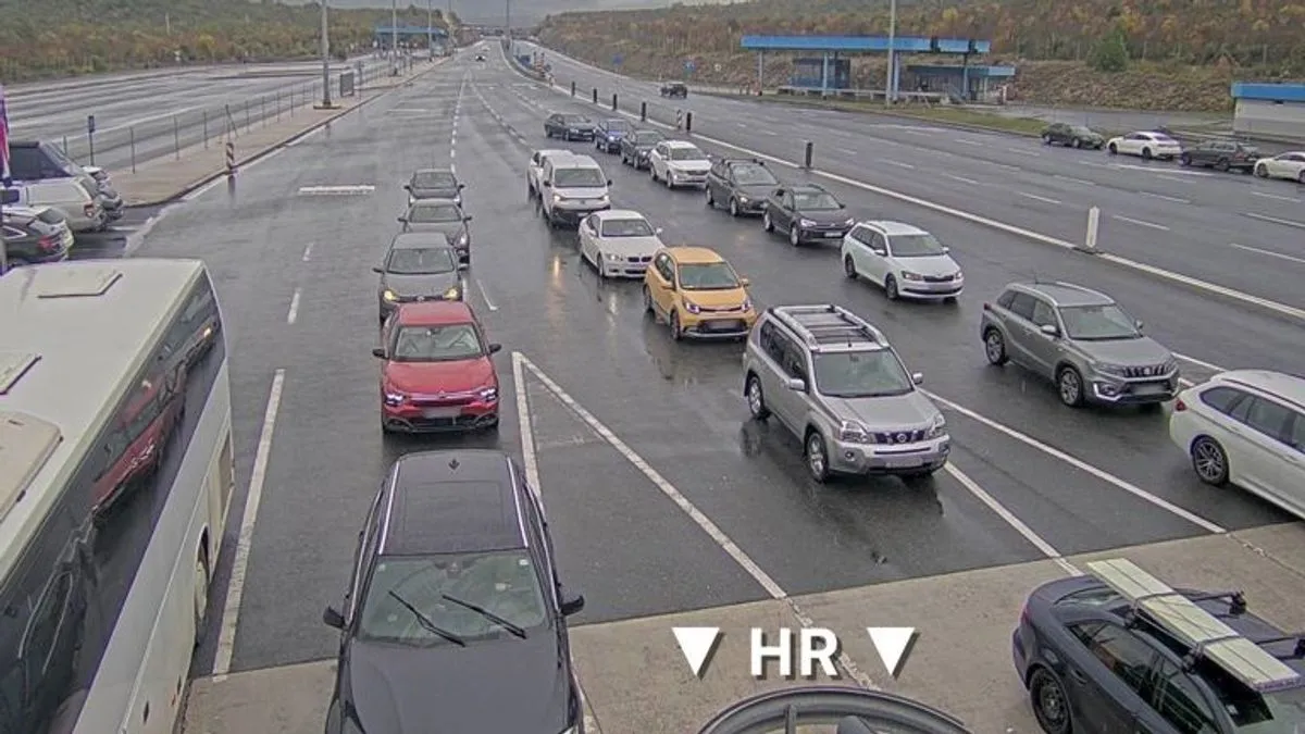 Podsjećamo da je od 1. novembra u cijeloj BiH obavezna zimska oprema. 