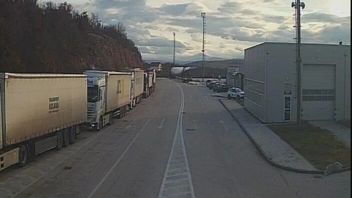 Vozačima se preporučuje sporija i oprezna vožnja te prilagođavanje uslovima na cesti.