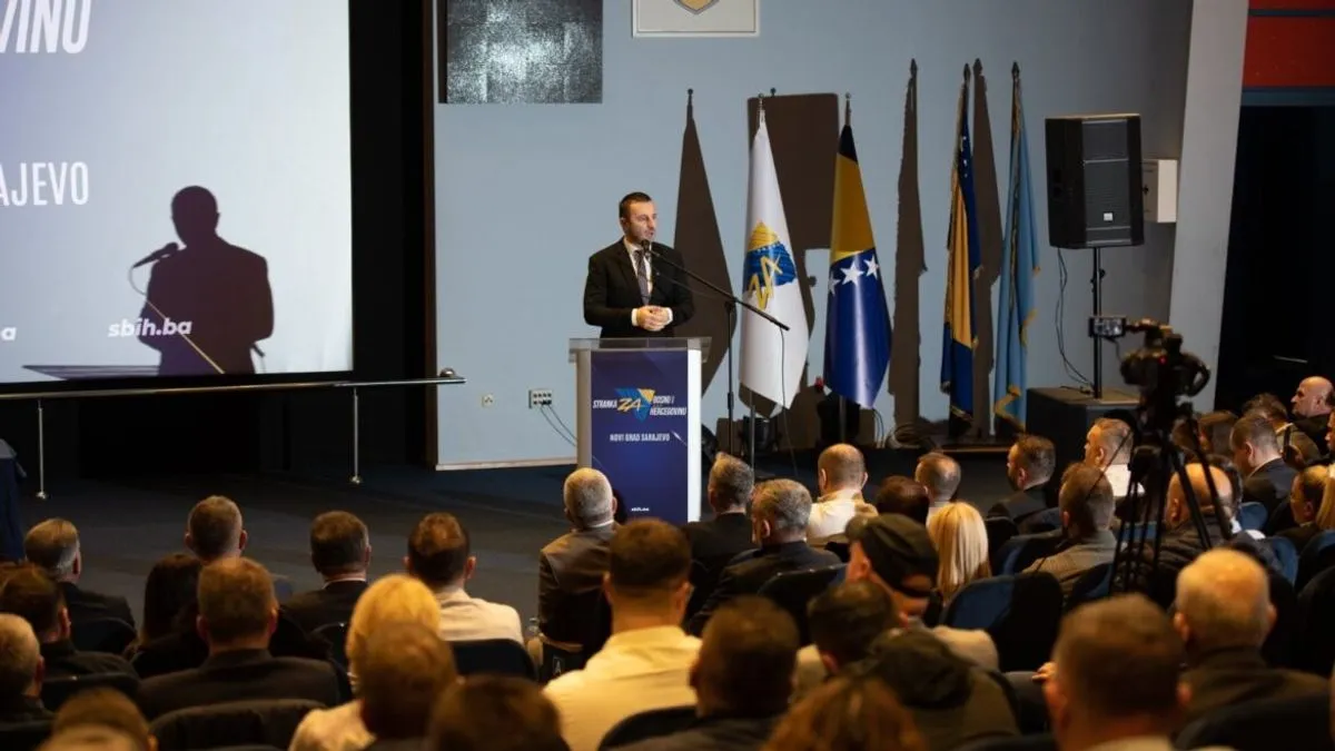 Istakao je da BiH stagnira već 15 godina, te da se ključni državni procesi urušavaju jer nedostaje odlučnosti i znanja. 