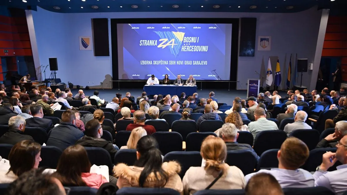 Istakao je da BiH stagnira već 15 godina, te da se ključni državni procesi urušavaju jer nedostaje odlučnosti i znanja. 