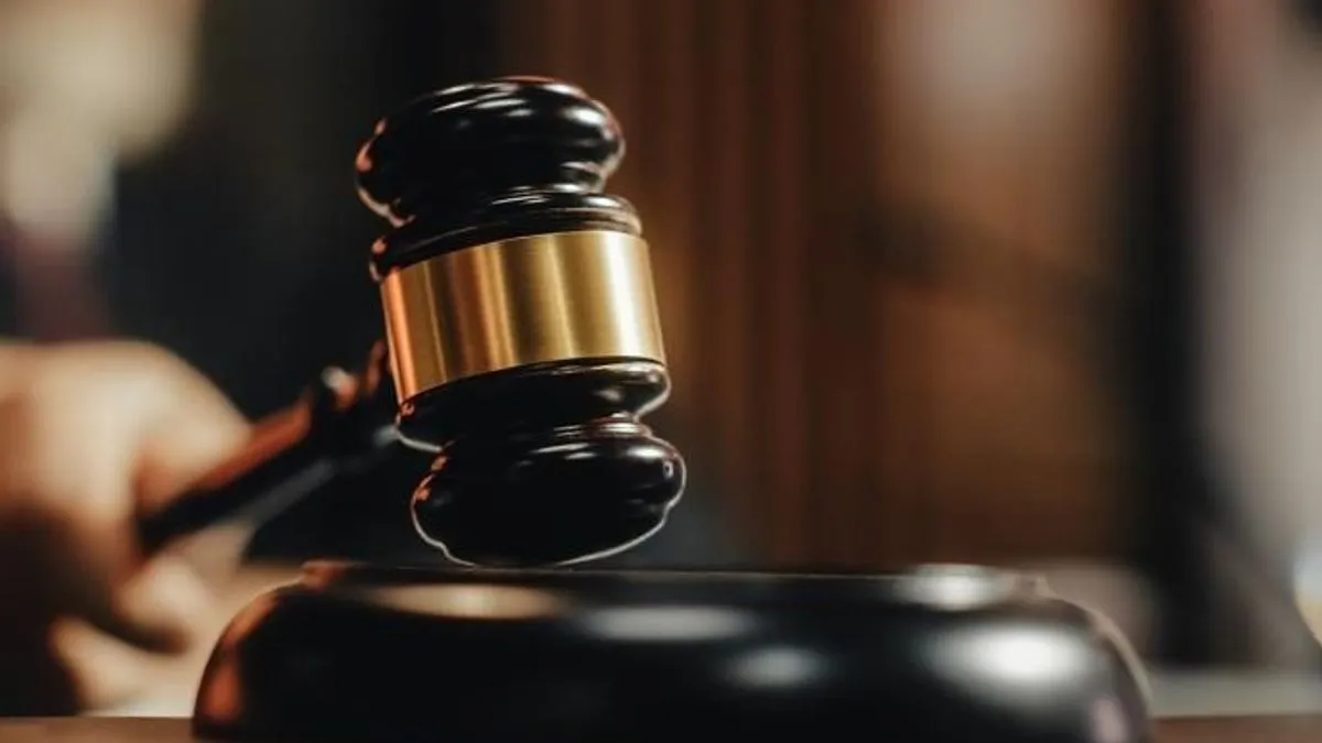 Tokom istrage, Marton je priznao da je udarcima usmrtio svoju majku, ali se branio tvrdnjom da nije imao namjeru da je ubije