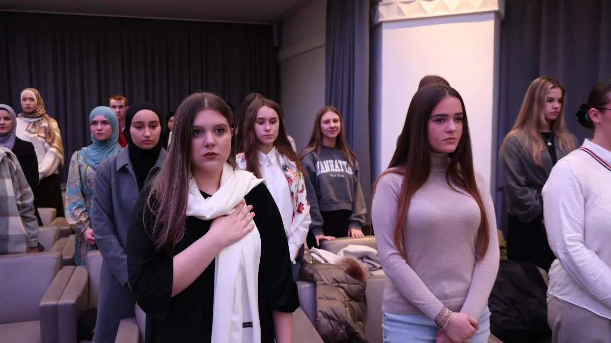 U Gazi Husrev-begovoj biblioteci u Sarajevu večeras je održana svečana akademija Mreže mladih Muftijstva sarajevskog povodom Dana državnosti Bosne i Hercegovine.