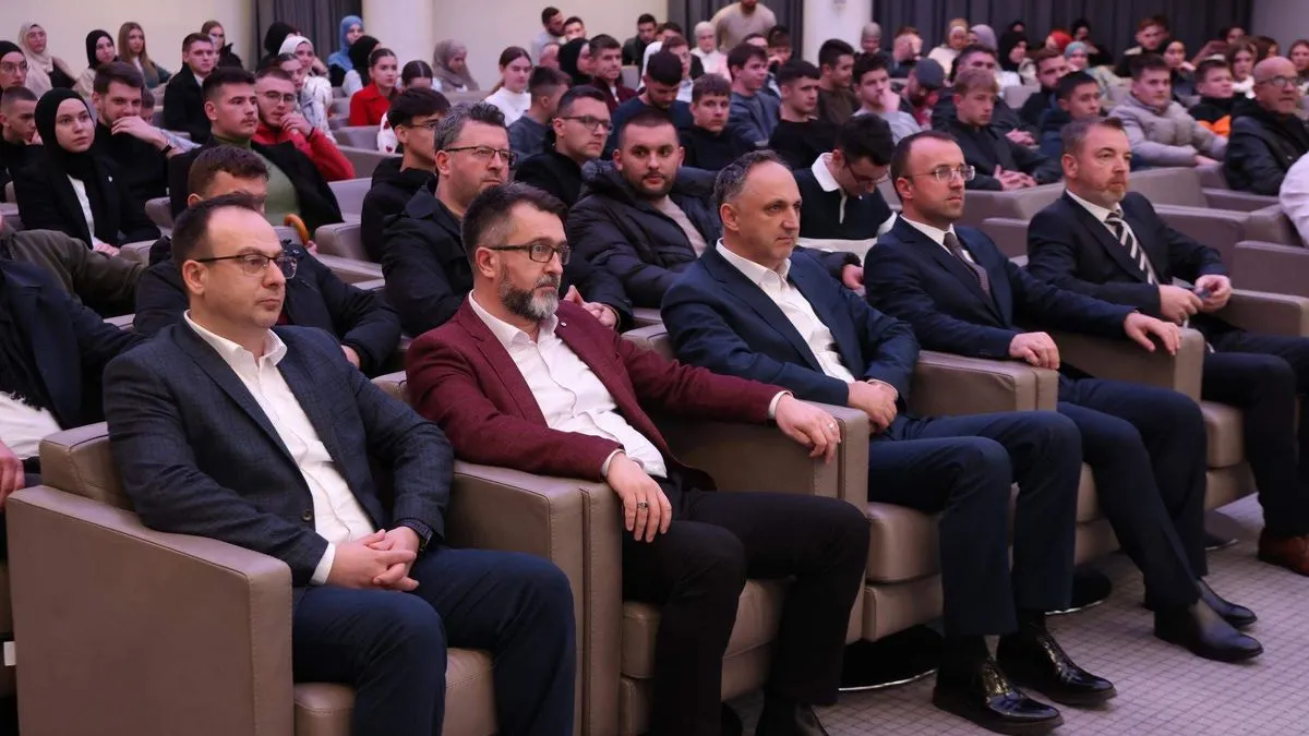 U Gazi Husrev-begovoj biblioteci u Sarajevu večeras je održana svečana akademija Mreže mladih Muftijstva sarajevskog povodom Dana državnosti Bosne i Hercegovine.