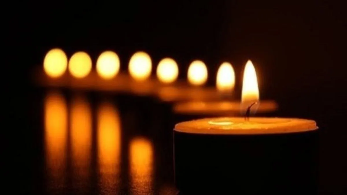 Tog dana katolici se mole za duše svojih pokojnika, za njih pale svijeće na grobovima i prisustvuju svetoj misi.