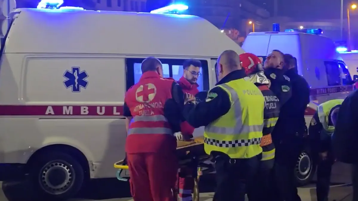 Kako saznaje Hayat.ba, prema novim informacijama 10 osoba je preminulo u požaru koji je večeras izbio u Domu penzionera u Tuzli.