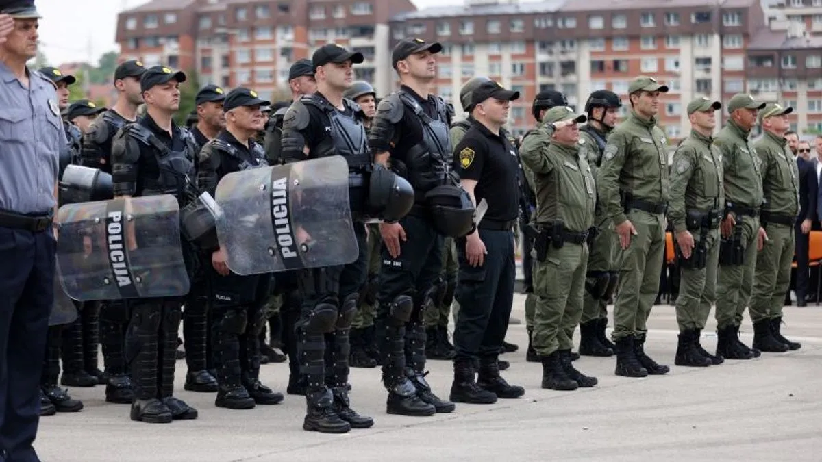 Isto tako, posebno se razrađuju i planiraju mjere osiguranja kada su u pitanju gostujući navijači, kako bi se istim osigurala maksimalna sigurnost.