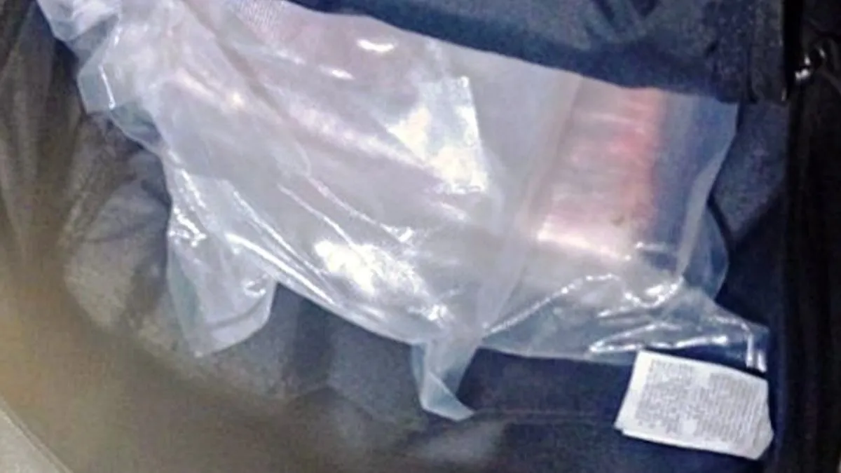 Uz drogu, oduzeta su tri pištolja, znatna količina municije, više mobilnih telefona, digitalna vaga, 300 eura i 530 konvertibilnih maraka.