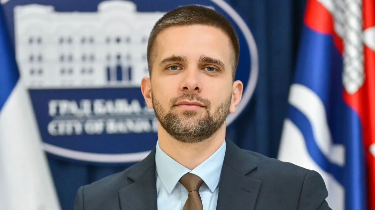 Posebno izaziva pažnju činjenica da se radi o čovjeku koji je godinama imao pristup finansijama grada