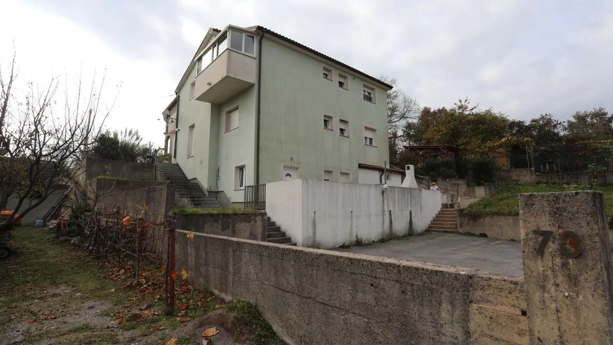 Ona je trenutno na odjelu intenzivne njege u KBC Rijeka gdje joj se bore za život