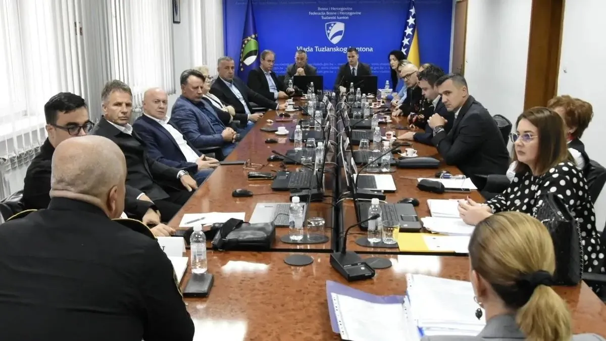 Na sastanku je istaknuto da je policija TK samostalno provela istragu i lišila slobode osumnjičene osobe, među kojima i vlastite službenike