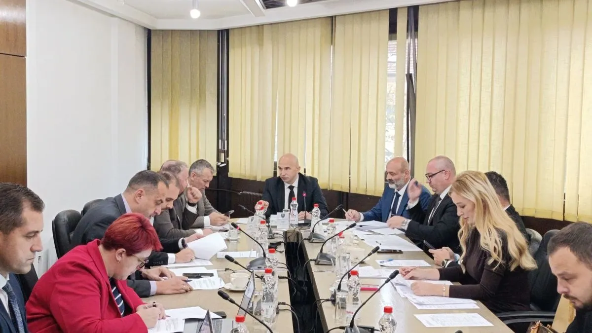 Premijer je pojasnio da još nisu uvedene elektronske knjižice, čime bi se smanjile gužve prilikom ovjere 