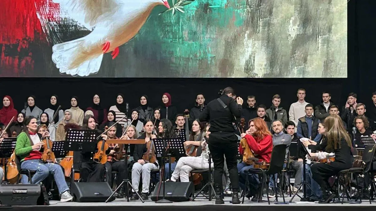 Organizator koncerta je Vlada Zeničko-dobojskog kantona, a nastoji se poslati jako važna poruka da ljudskost neće ustuknuti pred nasiljem.