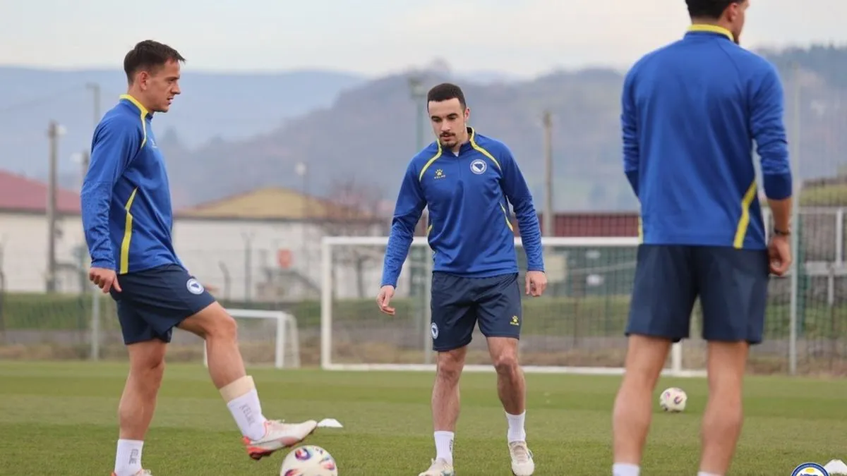 Press konferencija je zakazana u 17:30, a trening u 18:00 sati.