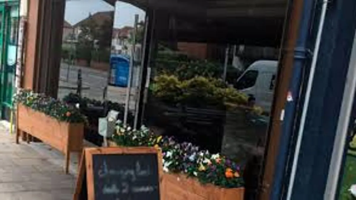 Nedugo nakon što je postavio ovaj znak ljudi su ga počeli primjećivati