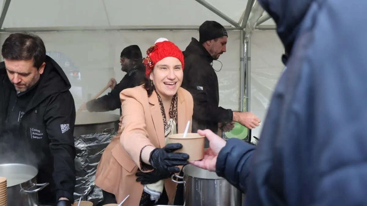 Park nacionalnih manjina, u ulici Zmaja od Bosne, bio je mjesto okupljanja građana svih generacija, razgovora i razmjene lijepih želja. 