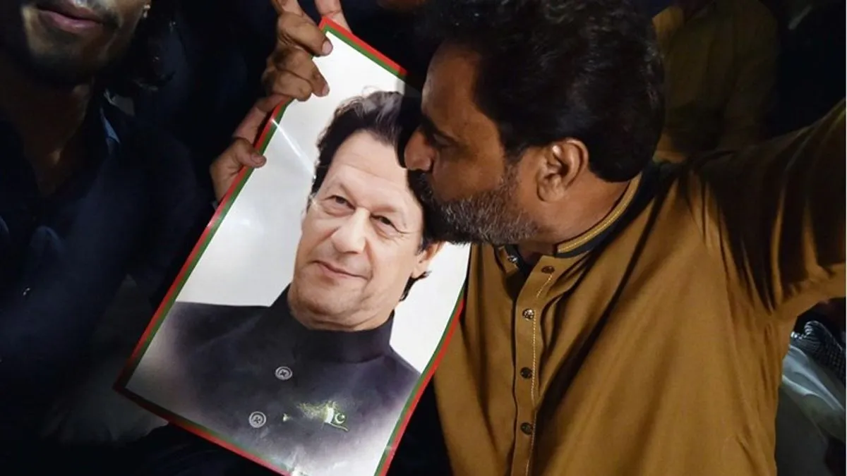 Posjete zatvoru su i dalje su blokirane, a porodica nije imala direktan niti provjerljiv kontakt s Khanom