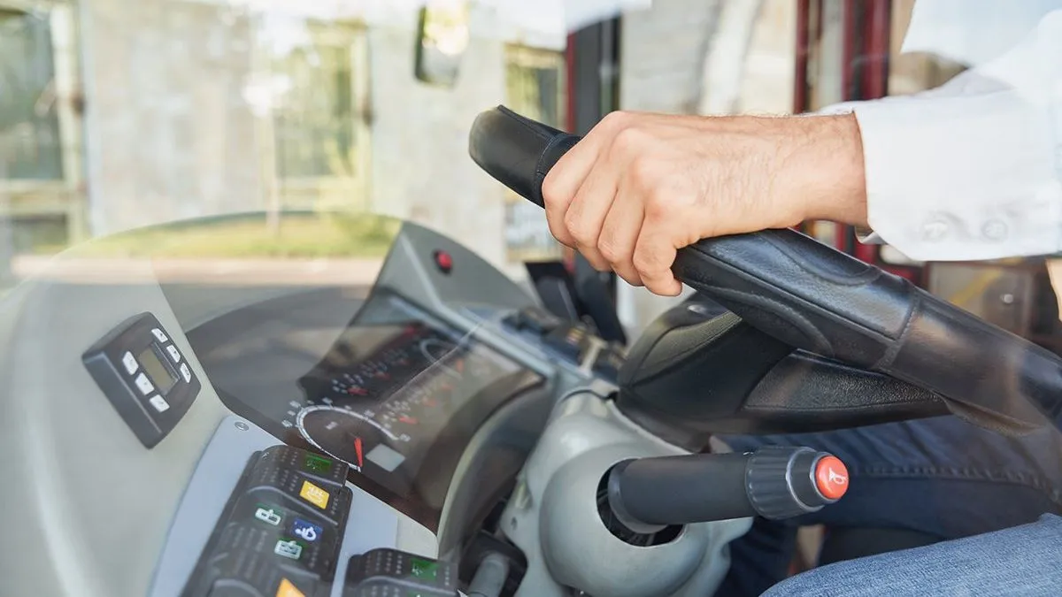 Djevojčice su više puta prijavljivale roditeljima kako je ovaj vozač s njima pokušao flertovati, odnosno da se ponašao predatorski