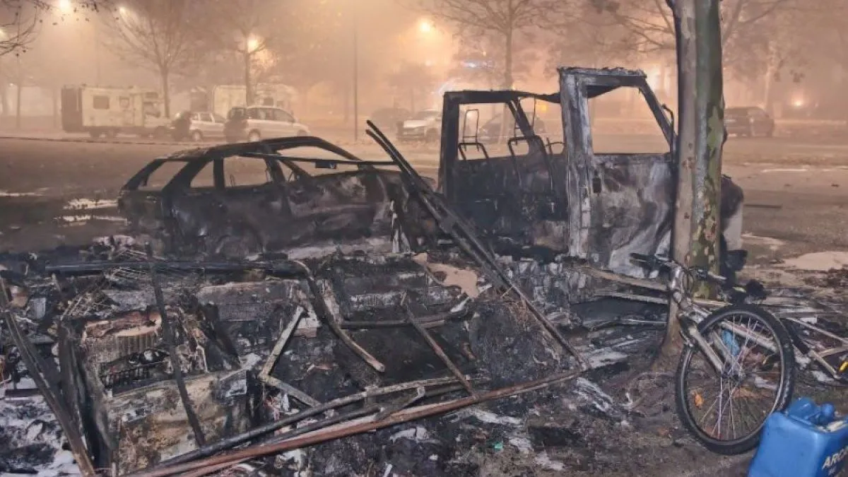 Prema informacijama dostavljenim policiji, požar su najvjerovatnije izazvale svijeće