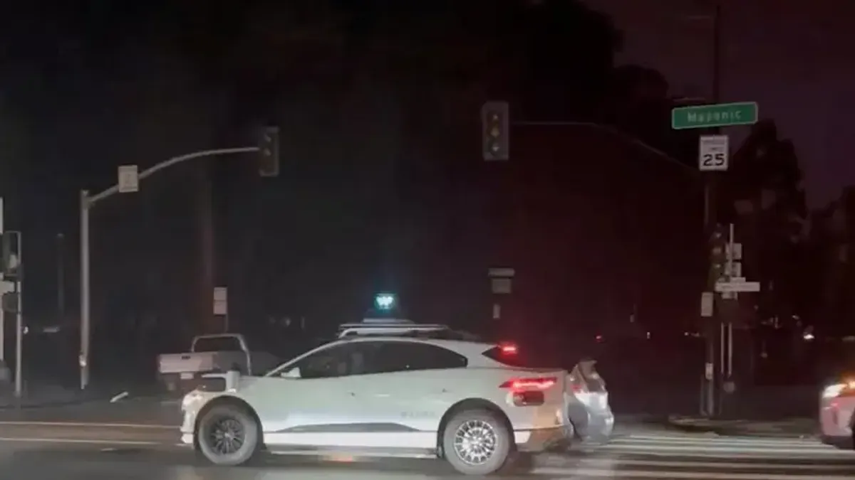 Hitne službe San Francisca izvijestile su da je javni prevoz značajno poremećen