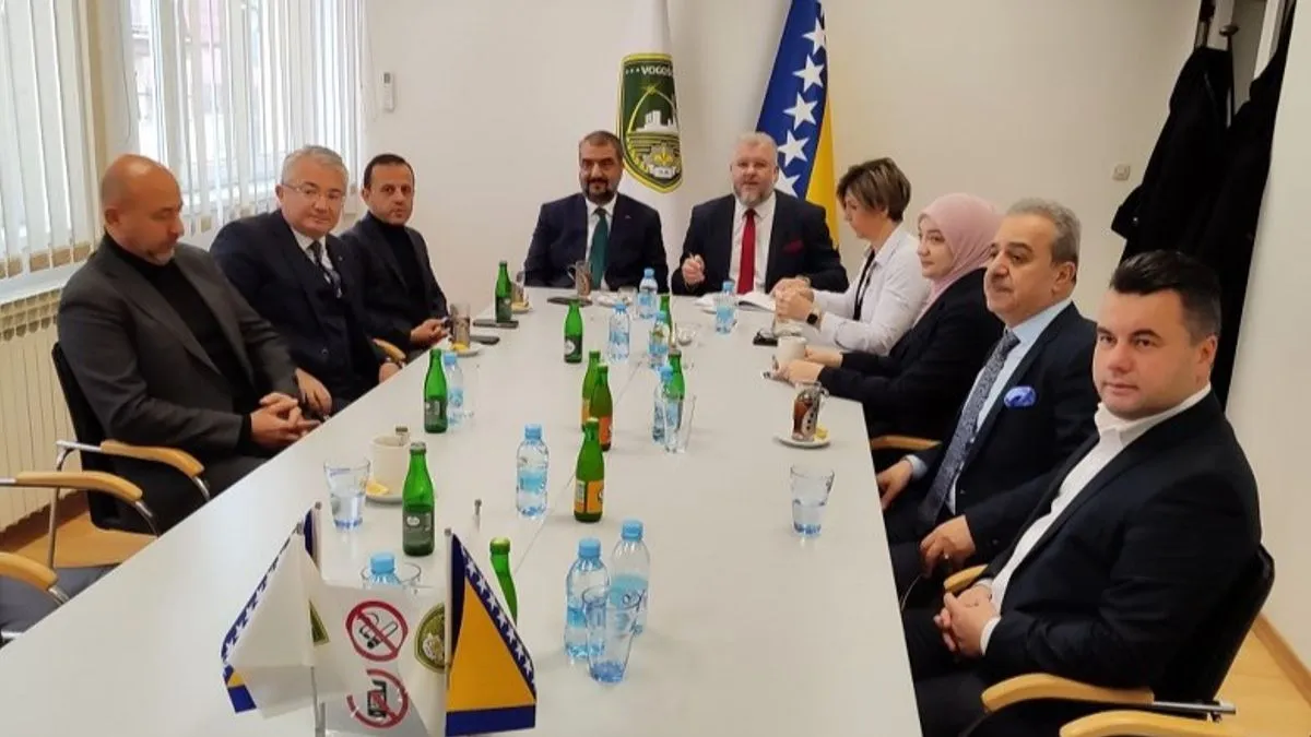 Načelnik Hasanović je u razgovoru naglasio nekoliko ključnih projekata na kojima Općina trenutno radi, a gdje bi pomoć partnera bila od velikog značaja.