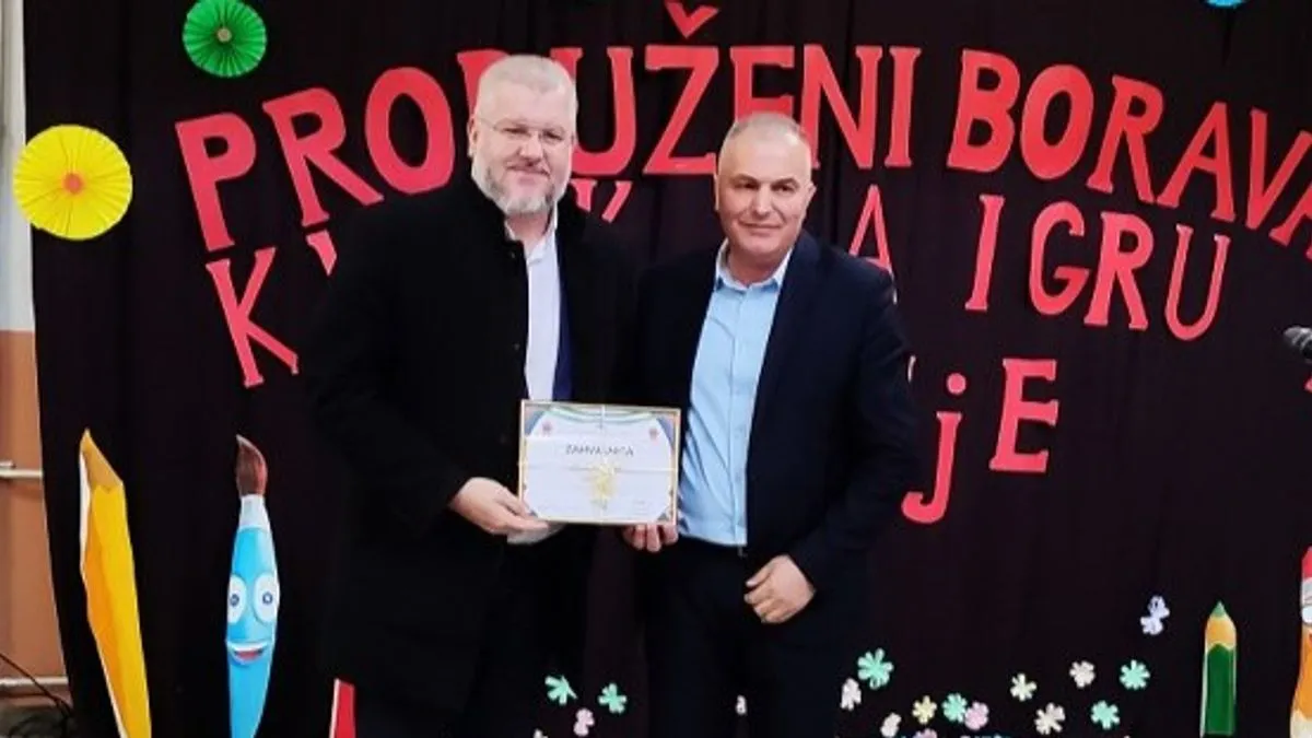 Učenici nižih razreda ove škole izveli su prigodan kulturno – umjetnički program