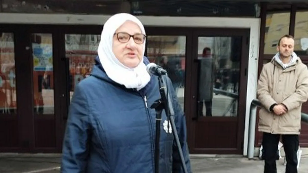 Prisutnima se obratio i općinski načelnik Migdad Hasanović, koji je istakao da je važno Srebrenicu pamtiti, ali ne samo kao žrtvu nego i kao heroja