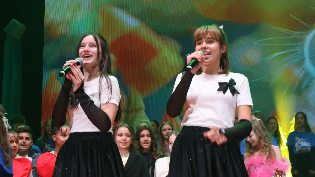 U takmičarskom dijelu festivala predstavljeno je 14 novih autorskih pjesama