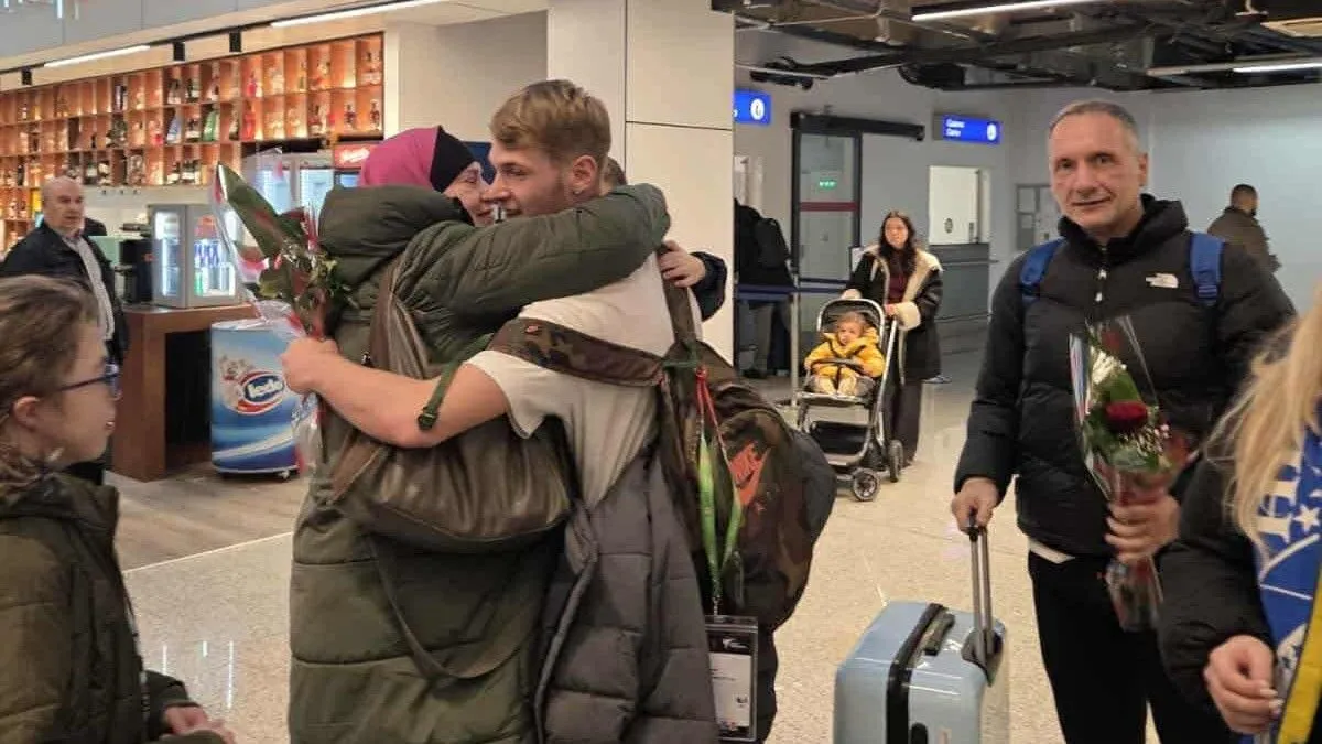 Husić je danas doputovao u Sarajevo, gdje mu je na Međunarodnom aerodromu priređen doček