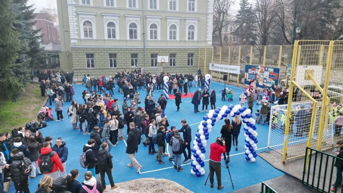 Projekat ovog igrališta dio je i međunarodne saradnje sa pobratimskom općinom Osmangazi Bursa, koju su ove godine posjetili učenici OŠ “Edhem Mulabdić”