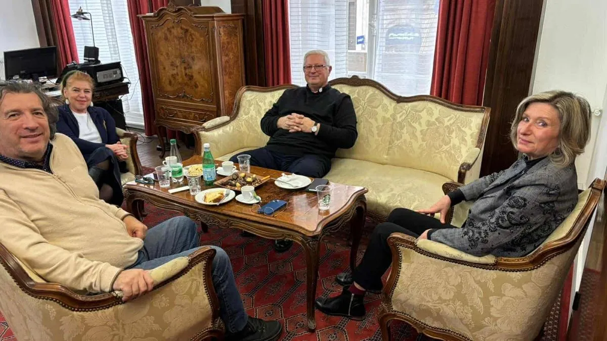 Susret ambasadorice BiH u Francuskoj s hrvatskim župnikom Stjepanom Lončarom