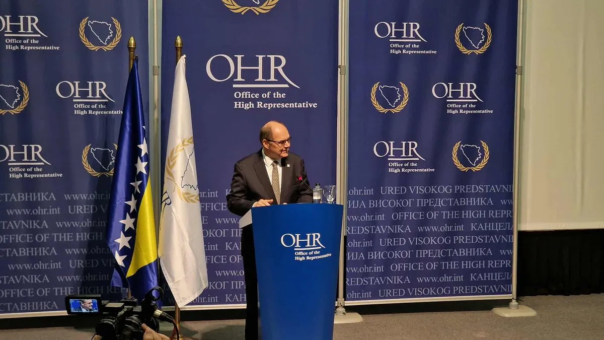 Schmidt je kazao kako je očekivao kako će danas imati priliku kazati da je Vijeće ministara odredilo pregovarača sa EU-om ali se to nije nažalost desilo. 