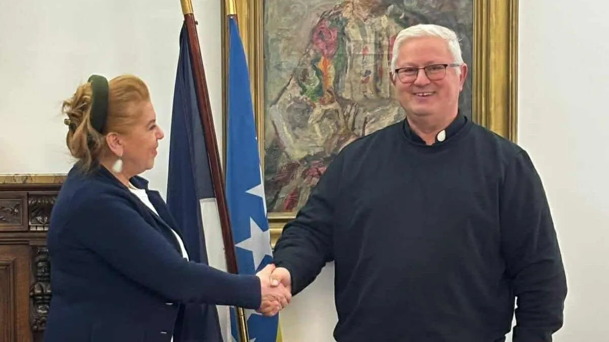 Ambasadorica Lončar zahvalila je župniku na posjeti i angažmanu