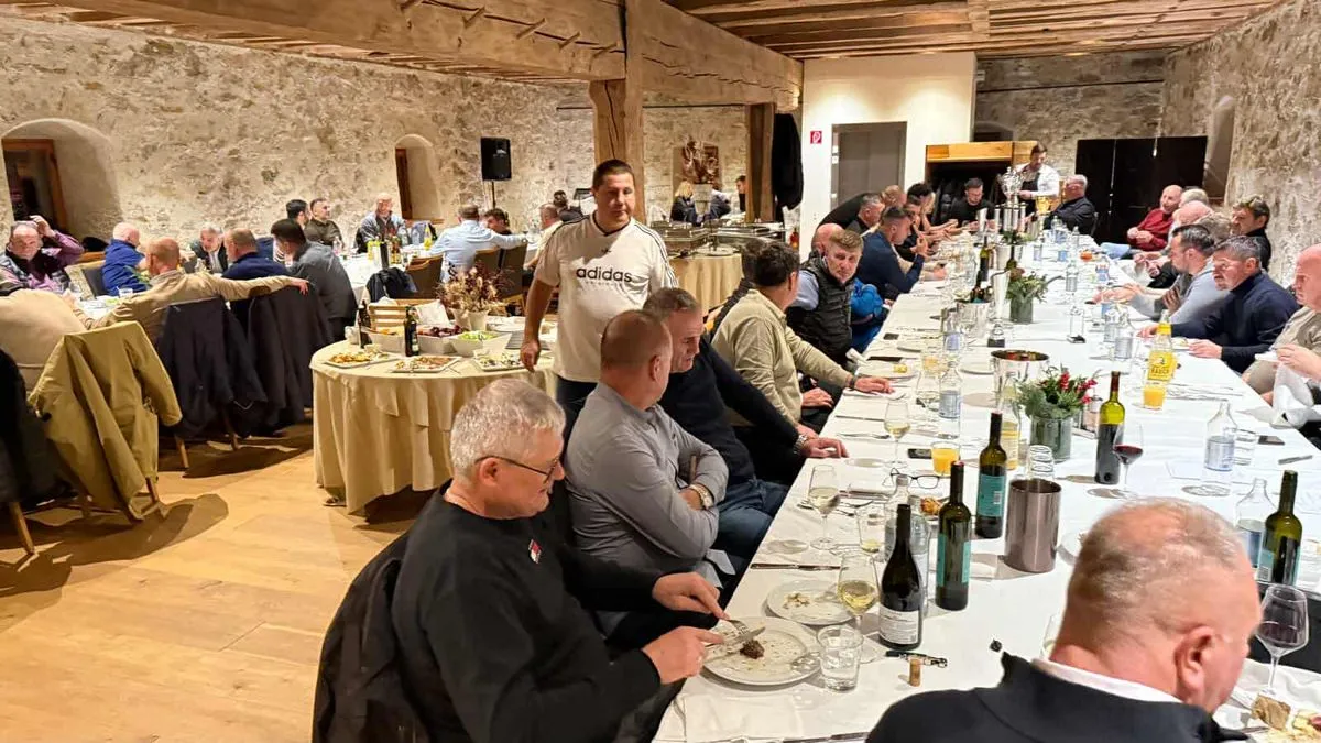 Tradicionalni Teniski turnir 2025: Ekipa emisije 'U tuđoj avliji' prisustvovala dodjeli priznanja