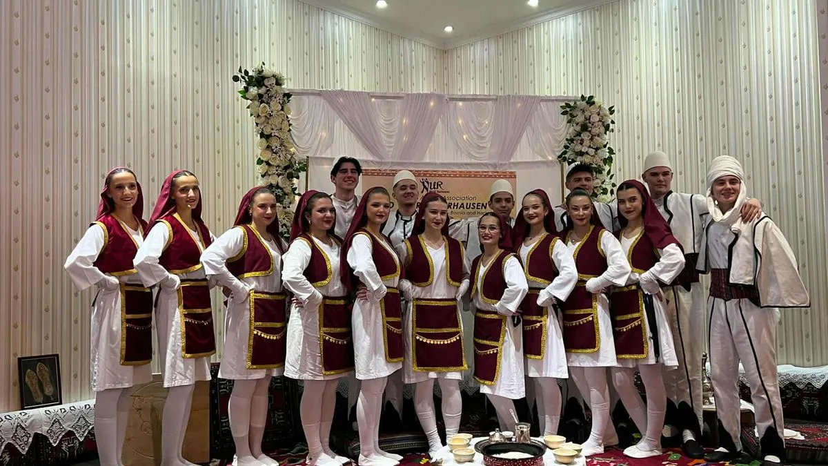 Više od 800 posjetilaca, prijatelja, saradnika tog društva došlo je da ih podrži na fantastičnoj proslavi