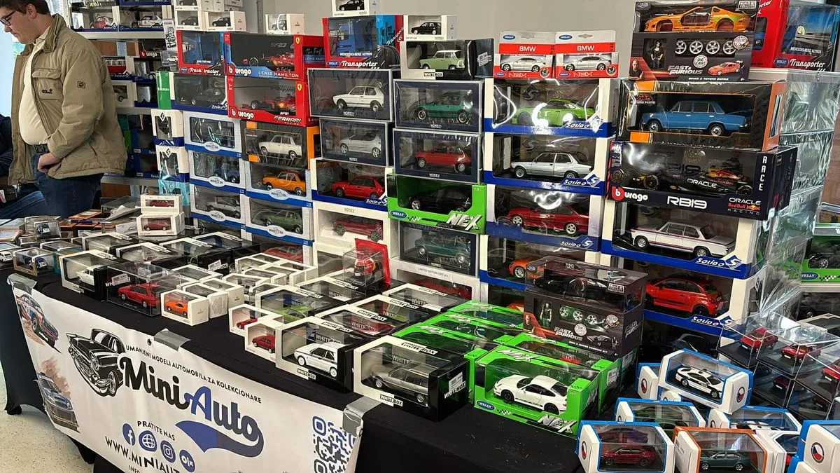 Ovaj sajam ima posebnu misiju, a to je da razveseli novogodišnje praznike djeci bez roditeljskog staranja. 