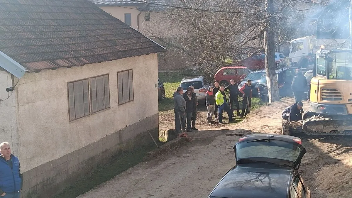 Porodici iz Fojnice klizište oštetilo kuću: Komšije i prijatelji pomogli u čišćenju